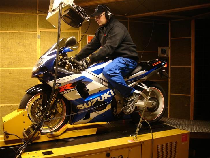 Suzuki GSXR 1000 K2 - Mr. Dyno AKA Ove Bang kører cyklen ind billede 16