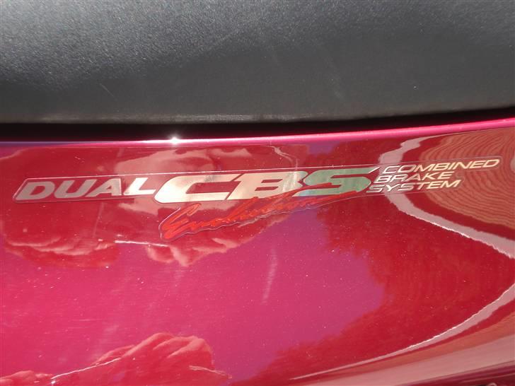 Honda cbr 1100 xx blackbird - klarer begge ender med hånden billede 2