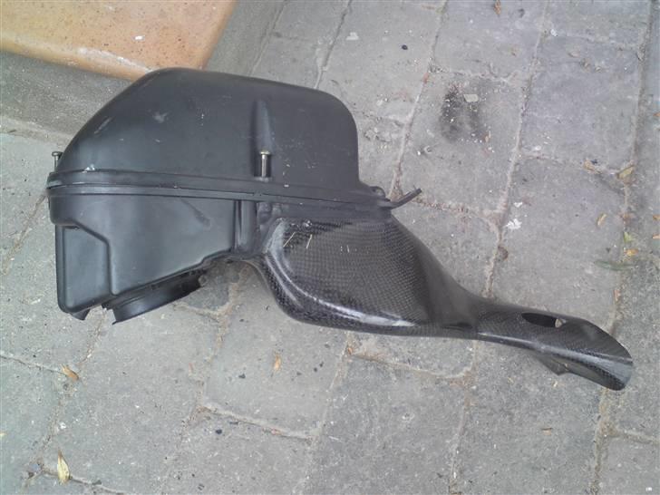 Yamaha R1 SOLGT - Modifiseret luftfilterkasse i carbon! billede 14