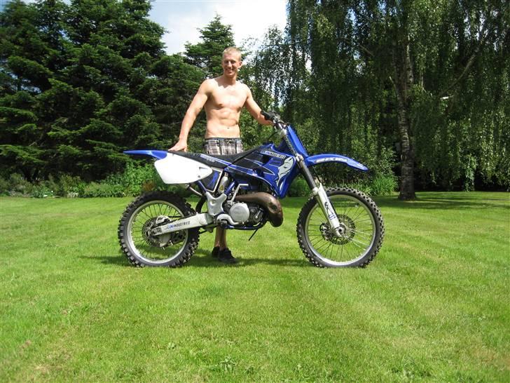 Yamaha yz 250  -  nej det er ikke en 80 ccm selvom den ikke når højere op end til de ædlere dele billede 2