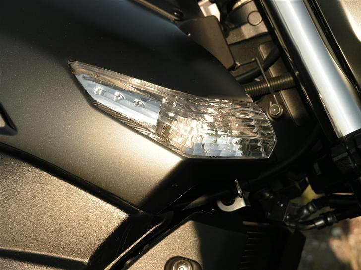 Suzuki GSR 600 (SOLGT) - hvide LED blink billede 4