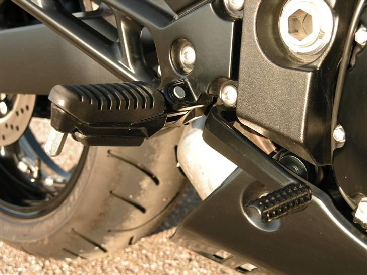 Suzuki GSR 600 (SOLGT) - pulverlakeret bagbremse billede 12