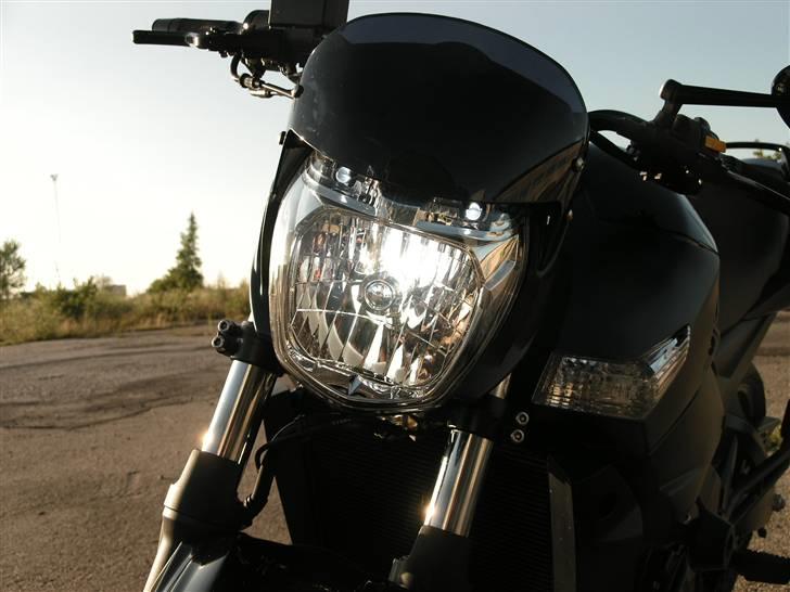 Suzuki GSR 600 (SOLGT) - 6000K Xenon pg LED positionslys billede 18