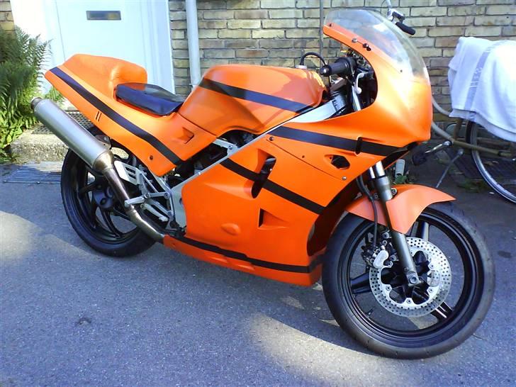 Honda VFR400R **Banejern** - åh nej... så blev den sgu orange!!! billede 6