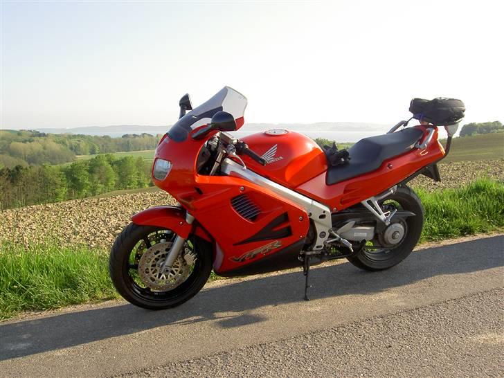 Honda VFR 750 F RC36/2 - Med udsigt ud over Vejle Fjord fra Belle. billede 12