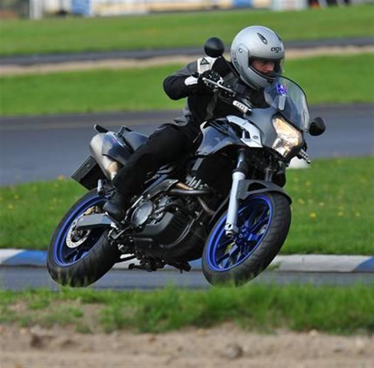 Aprilia Pegaso 650 Strada - Mig på jyllandsringen i forb. m. køreteknisk kursus med Heinrich Nielsen billede 1