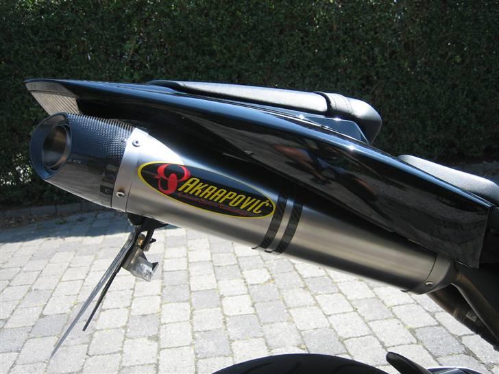 Yamaha YZF R1 ( SOLGT ) - Akrapovic potter med db-killere - fed lyd og ser hamrende godt ud :-) billede 4