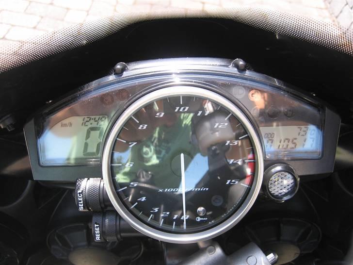 Yamaha YZF R1 ( SOLGT ) - cockpittet billede 7