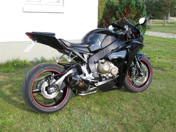 Honda CBR 1000 RR *SOLGT* - Så er jeg snart klar ;o) billede 1