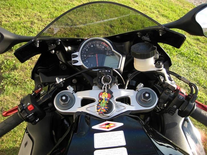 Honda CBR 1000 RR *SOLGT* - Cockpittet.. Mangler kun det sorte kåbeglas... billede 6