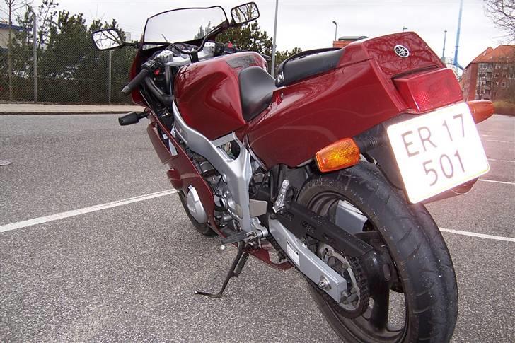 Yamaha FZR 600 RG (Total skadet) billede 3