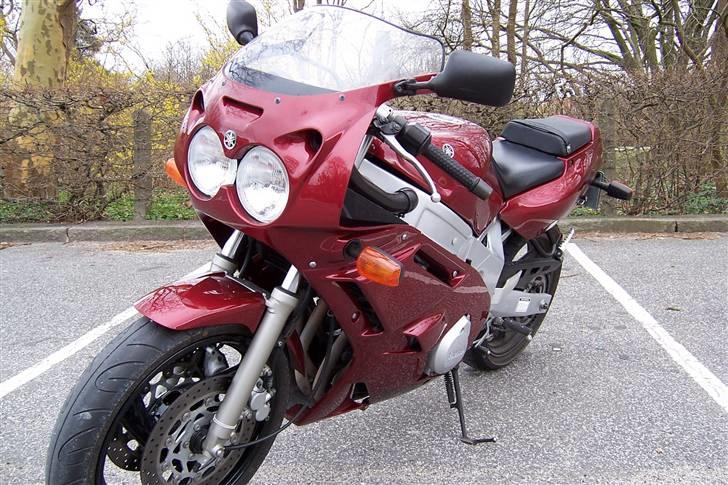 Yamaha FZR 600 RG (Total skadet) billede 4