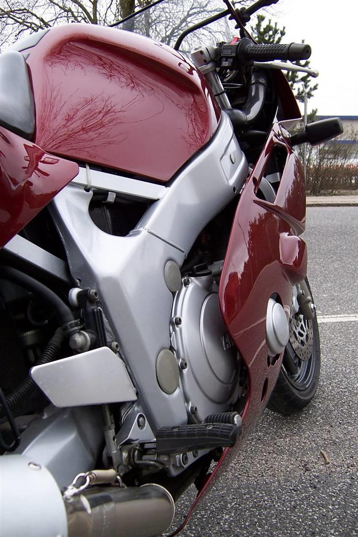 Yamaha FZR 600 RG (Total skadet) billede 6