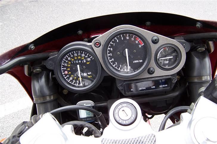 Yamaha FZR 600 RG (Total skadet) billede 8