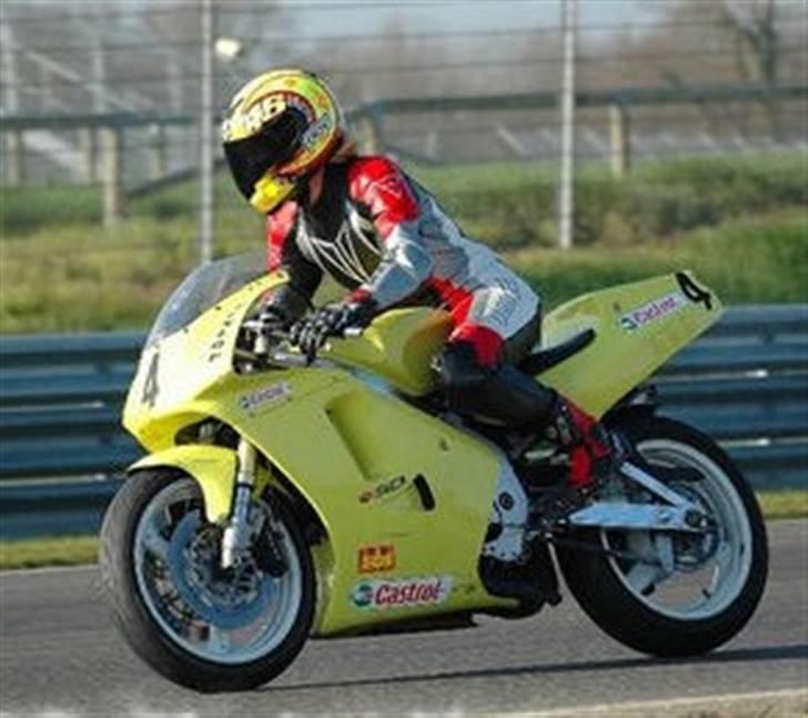 Suzuki RGV 250M - RGV´en og jeg på Circuit du Val de Vienne, 2006 billede 12