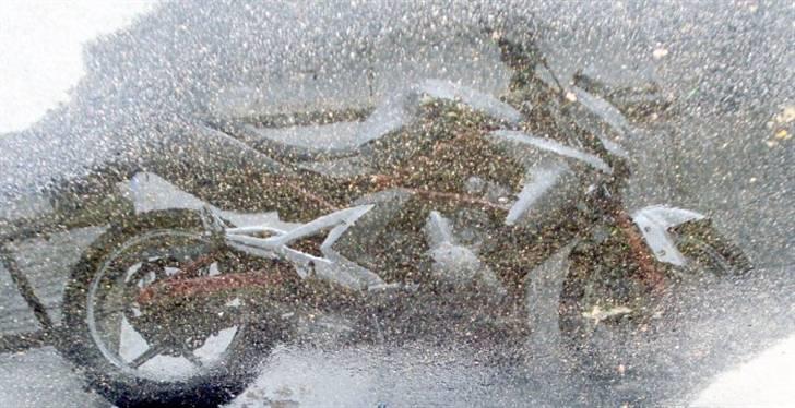 Kawasaki ER-6n - Spejling i vandpyt billede 9