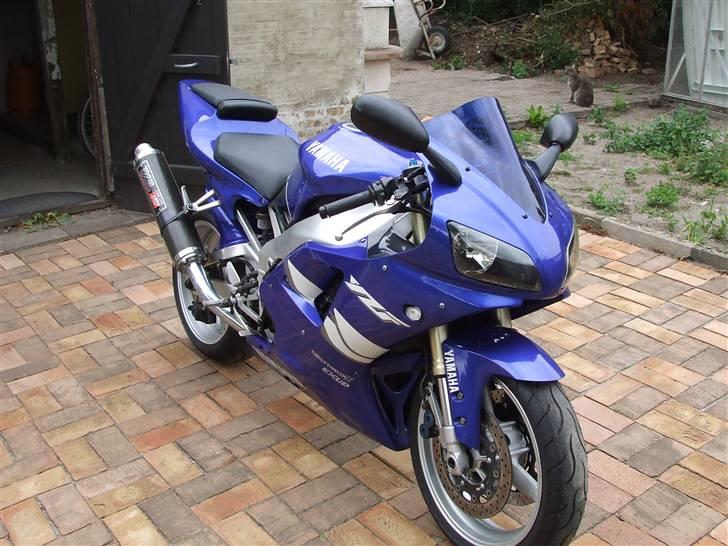 Yamaha YZF R1 billede 2