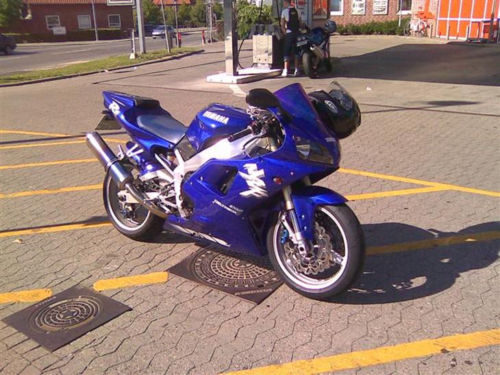 Yamaha r1 billede 1