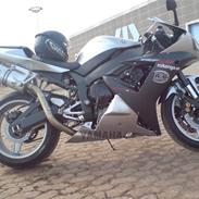 Yamaha yzf R1