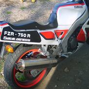 Yamaha FZR 750R Genesis