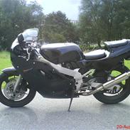 Suzuki gsxr 400