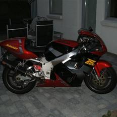Suzuki gsx-r 750