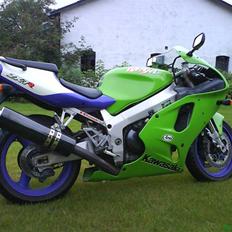Kawasaki ZX-7R *Banejern*