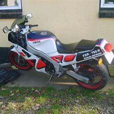 Yamaha FZR 750R Genesis