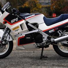 Kawasaki GPZ 600R - SOLGT