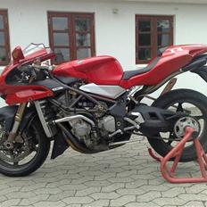 MV Agusta 750 F4