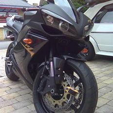 Yamaha YZF R-1