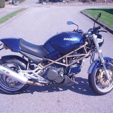 Ducati 750 monster