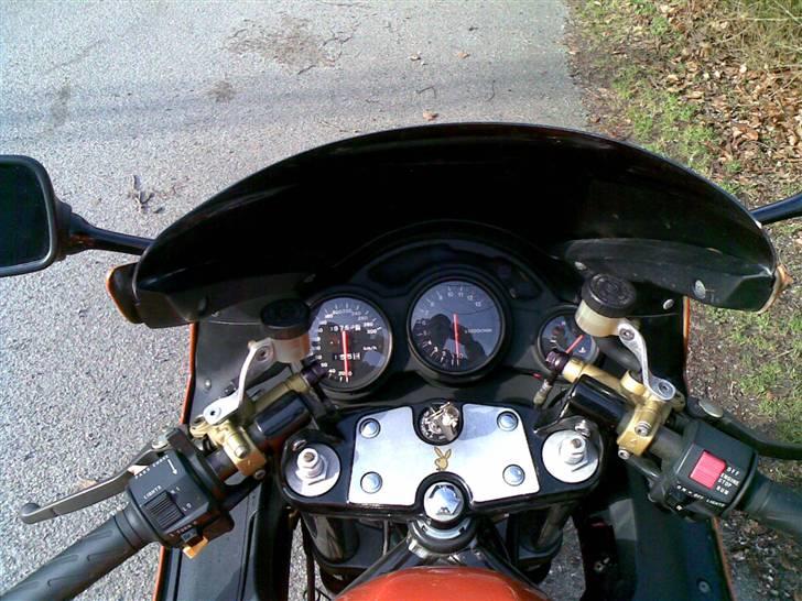 Suzuki RF 900 R SOLGT billede 9