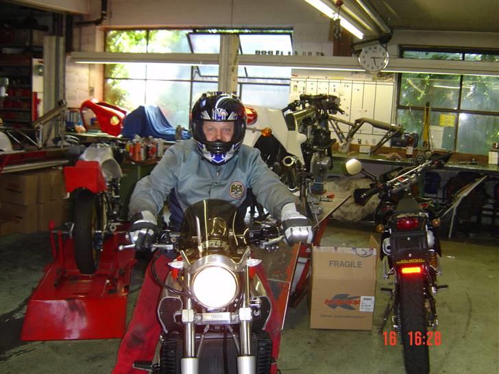 Egli v-max - En af Egli´s mekanikere på vej ud og teste min låge.. billede 12