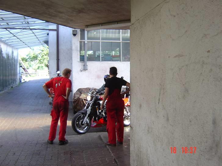 Egli v-max - Der var rimelig opstandelse over mine larmende potter, mekanikerne mente med den larm jeg har i Max´en, ville bøden lande på mellem 10 og 20000 Kr, hvis fætter haps fik fat i mig.. billede 14