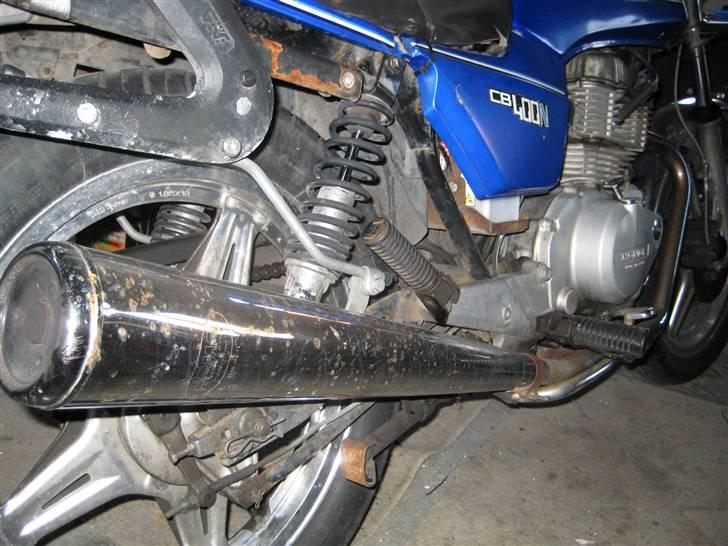Honda CB400N - Køn er den ikke, men den gik glat gennem syn billede 3