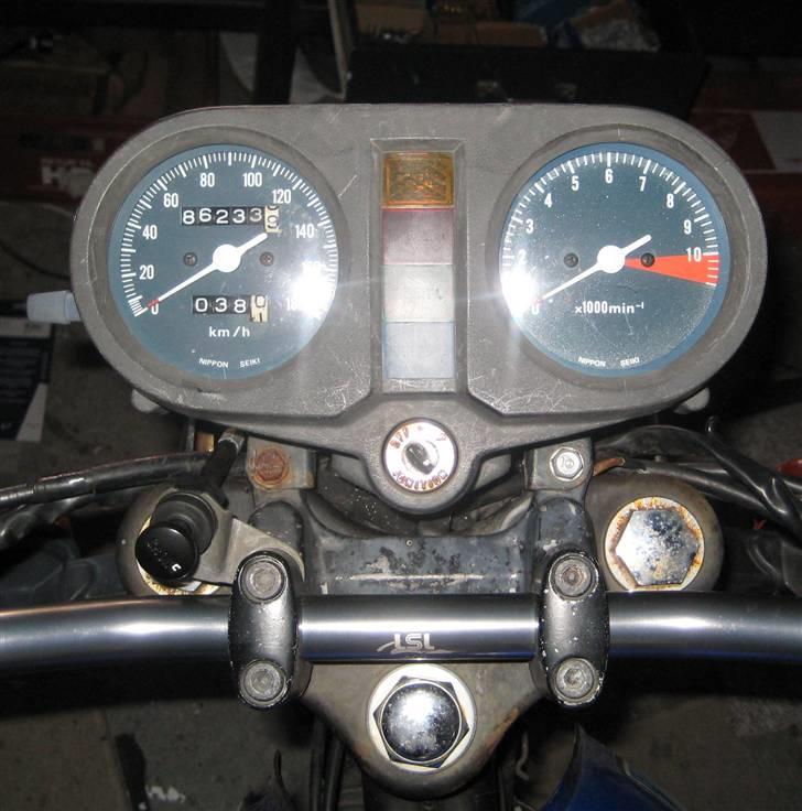 Honda CB400N - Tør ikke lige at dreje den op til det røde felt... billede 7