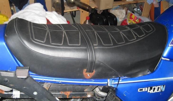 Honda CB400N - Sæde fra en 250´er. Passer næsten. billede 8