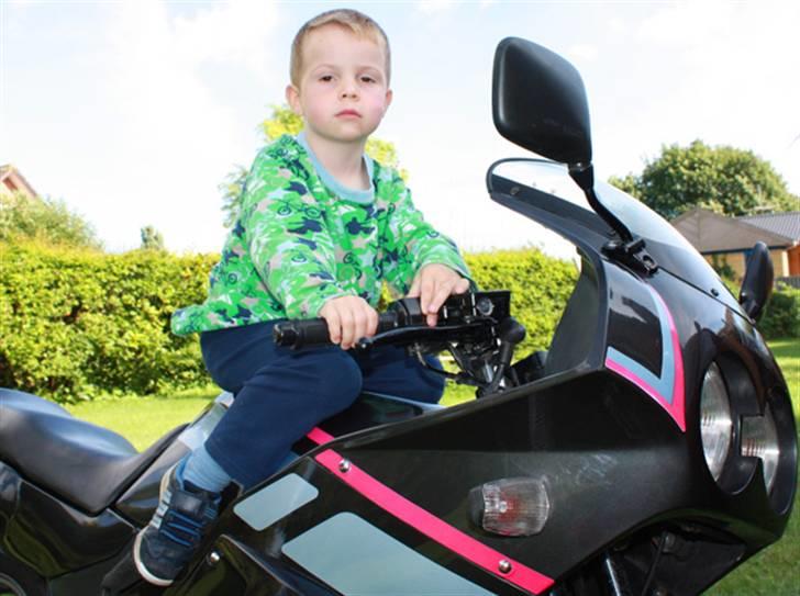 Yamaha rd 350 *byttet væk* - min "bonus søn", han bliver hård biker :O) billede 8