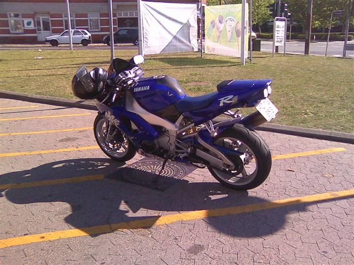 Yamaha r1 billede 10