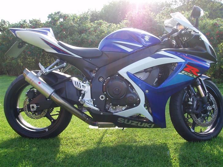 Suzuki GSXR 750 K7 (SOLGT) billede 2