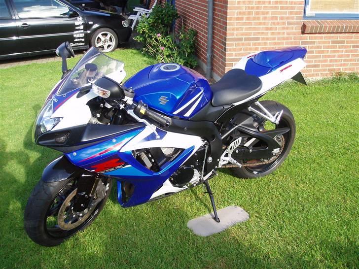 Suzuki GSXR 750 K7 (SOLGT) billede 3