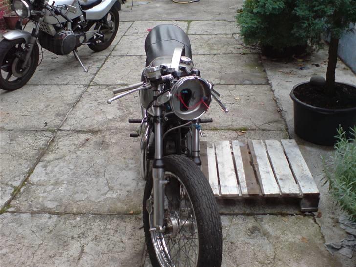 Norton Dommi ES2 AKA Stumping Sarah billede 2