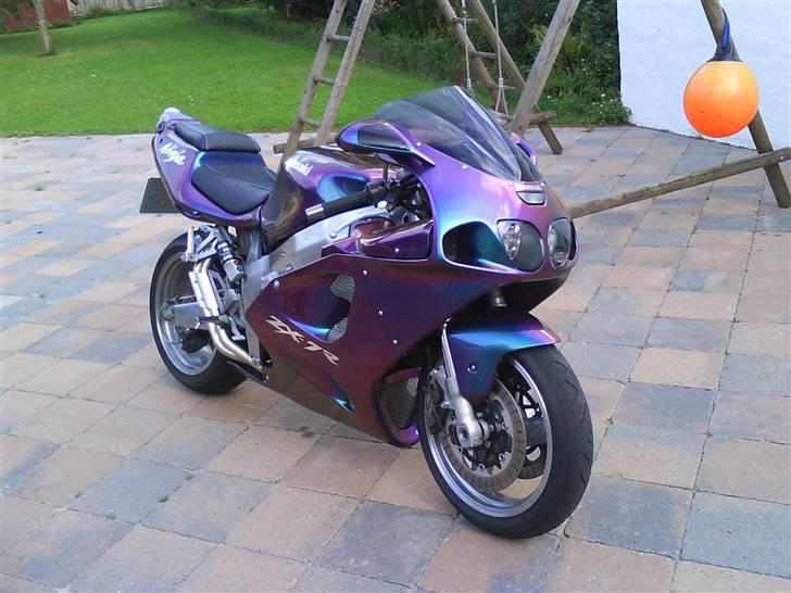 Kawasaki ZX7R - Afgik ved døden - billede 1