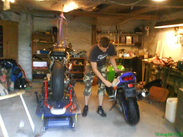 Kawasaki ZX-7R *Banejern* - Så skal der byttes dele så den anden kan komme på vejen resten af sommeren. billede 9