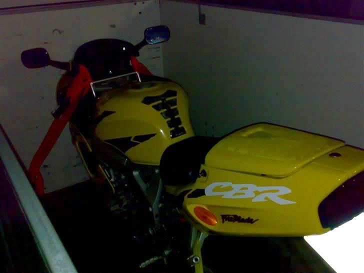 Honda CBR 900RR Fierblade sc28 - Så står den sikker og godt billede 8