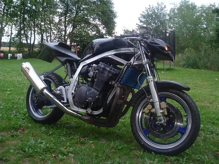 Suzuki gsxr - mangler en del små finish, heriblandt en lakering i triumph cobolt blå. billede 6