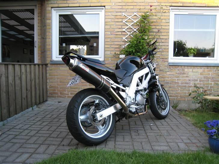 Suzuki SV650N @Til salg@ - EXTREEEEM høj pot...   billede 1