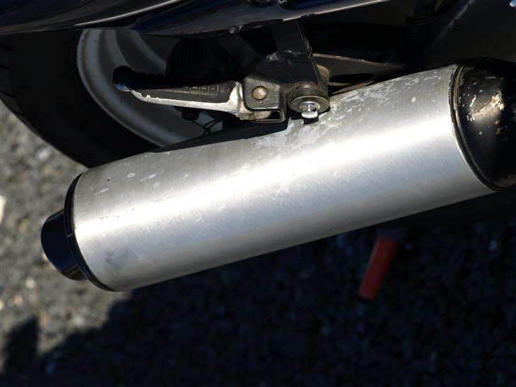 Suzuki GSX 600 F*Solgt* - Det er så den ene af de ducati potter der sidder på. De har bare en super fed lyd. billede 6