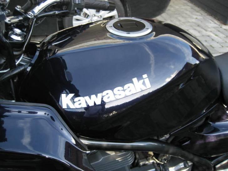 Kawasaki ER 5 - SOLGT! - Rigtig flot metallic mørk lilla - skønt med en ikke sort maskine ;o) billede 4